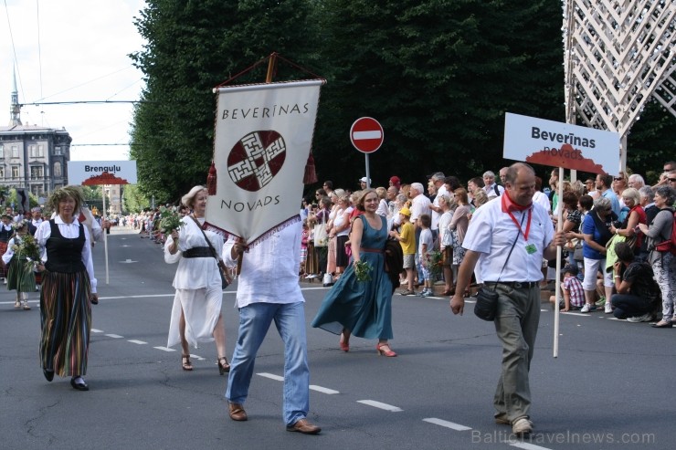 XXV Vispārējo latviešu Dziesmu un XV Deju svētku gājiens - bildēs meklē sevi vai savu kolektīvu. XXV Vispārējo latviešu Dziesmu un XV Deju svētku gājiens - bildēs meklē sevi vai savu kolektīvu. 98986