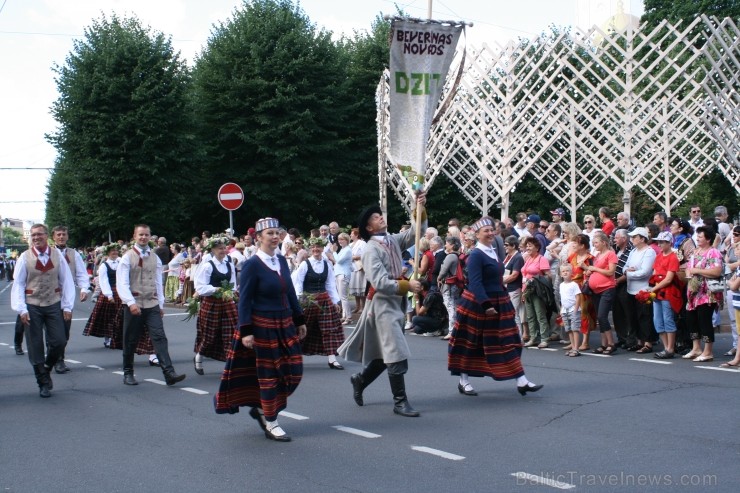 XXV Vispārējo latviešu Dziesmu un XV Deju svētku gājiens - bildēs meklē sevi vai savu kolektīvu. XXV Vispārējo latviešu Dziesmu un XV Deju svētku gājiens - bildēs meklē sevi vai savu kolektīvu. 98987