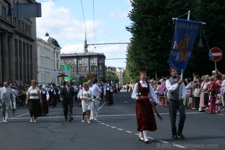 XXV Vispārējo latviešu Dziesmu un XV Deju svētku gājiens - bildēs meklē sevi vai savu kolektīvu. XXV Vispārējo latviešu Dziesmu un XV Deju svētku gājiens - bildēs meklē sevi vai savu kolektīvu. 98993
