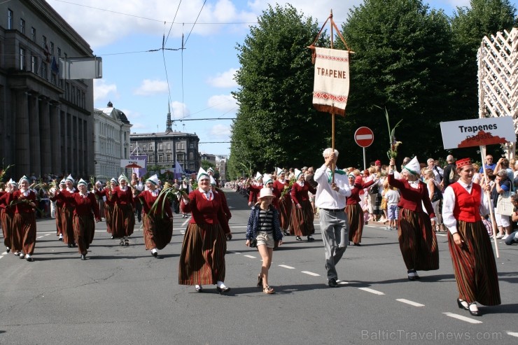 XXV Vispārējo latviešu Dziesmu un XV Deju svētku gājiens - bildēs meklē sevi vai savu kolektīvu. XXV Vispārējo latviešu Dziesmu un XV Deju svētku gājiens - bildēs meklē sevi vai savu kolektīvu. 99007