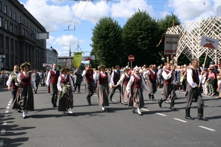XXV Vispārējo latviešu Dziesmu un XV Deju svētku gājiens - bildēs meklē sevi vai savu kolektīvu. XXV Vispārējo latviešu Dziesmu un XV Deju svētku gājiens - bildēs meklē sevi vai savu kolektīvu. 99034