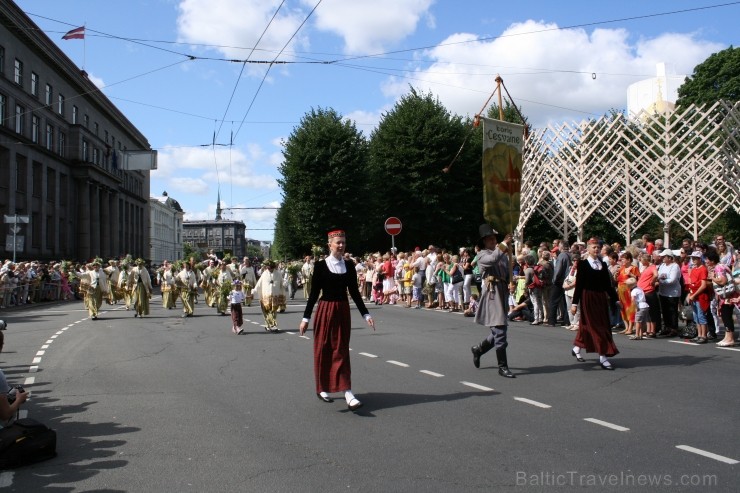 XXV Vispārējo latviešu Dziesmu un XV Deju svētku gājiens - bildēs meklē sevi vai savu kolektīvu. XXV Vispārējo latviešu Dziesmu un XV Deju svētku gājiens - bildēs meklē sevi vai savu kolektīvu. 99038