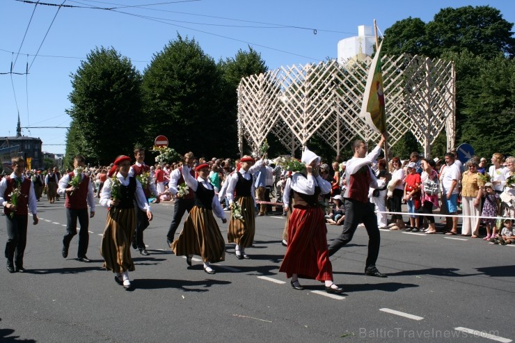 XXV Vispārējo latviešu Dziesmu un XV Deju svētku gājiens - bildēs meklē sevi vai savu kolektīvu. XXV Vispārējo latviešu Dziesmu un XV Deju svētku gājiens - bildēs meklē sevi vai savu kolektīvu. 99174