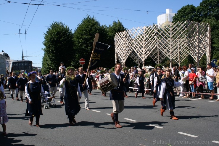 XXV Vispārējo latviešu Dziesmu un XV Deju svētku gājiens - bildēs meklē sevi vai savu kolektīvu. XXV Vispārējo latviešu Dziesmu un XV Deju svētku gājiens - bildēs meklē sevi vai savu kolektīvu. 99185