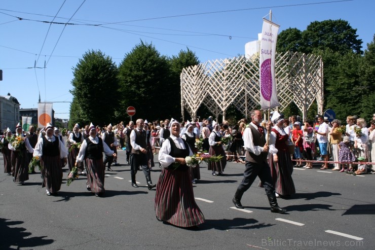 XXV Vispārējo latviešu Dziesmu un XV Deju svētku gājiens - bildēs meklē sevi vai savu kolektīvu. XXV Vispārējo latviešu Dziesmu un XV Deju svētku gājiens - bildēs meklē sevi vai savu kolektīvu. 99193