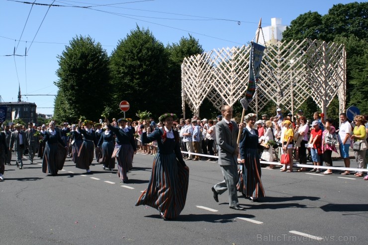 XXV Vispārējo latviešu Dziesmu un XV Deju svētku gājiens - bildēs meklē sevi vai savu kolektīvu. XXV Vispārējo latviešu Dziesmu un XV Deju svētku gājiens - bildēs meklē sevi vai savu kolektīvu. 99202