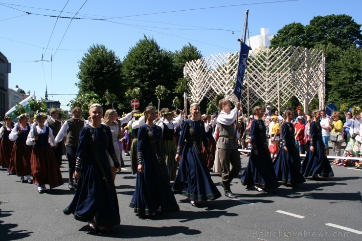 XXV Vispārējo latviešu Dziesmu un XV Deju svētku gājiens - bildēs meklē sevi vai savu kolektīvu. XXV Vispārējo latviešu Dziesmu un XV Deju svētku gājiens - bildēs meklē sevi vai savu kolektīvu. 99203
