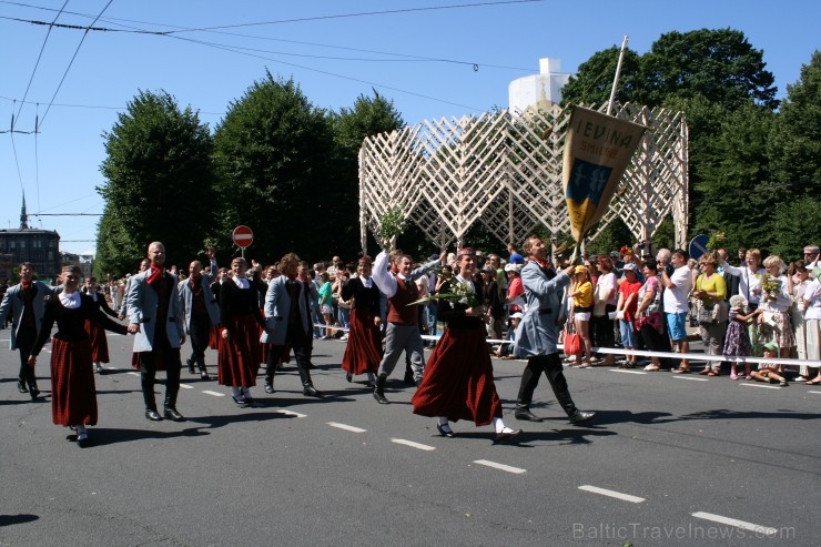 XXV Vispārējo latviešu Dziesmu un XV Deju svētku gājiens - bildēs meklē sevi vai savu kolektīvu. XXV Vispārējo latviešu Dziesmu un XV Deju svētku gājiens - bildēs meklē sevi vai savu kolektīvu. 99218