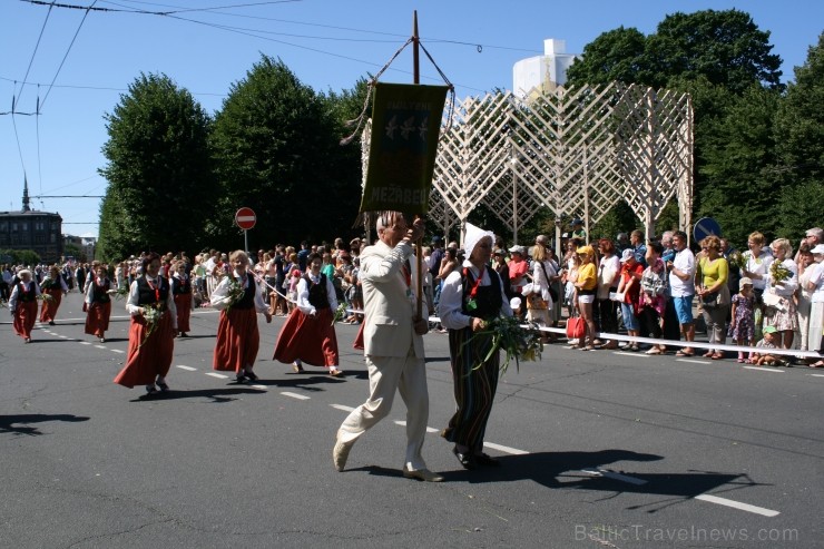 XXV Vispārējo latviešu Dziesmu un XV Deju svētku gājiens - bildēs meklē sevi vai savu kolektīvu. XXV Vispārējo latviešu Dziesmu un XV Deju svētku gājiens - bildēs meklē sevi vai savu kolektīvu. 99219