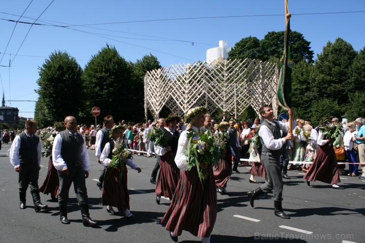 XXV Vispārējo latviešu Dziesmu un XV Deju svētku gājiens - bildēs meklē sevi vai savu kolektīvu. XXV Vispārējo latviešu Dziesmu un XV Deju svētku gājiens - bildēs meklē sevi vai savu kolektīvu. 99231