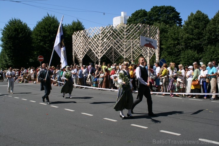 XXV Vispārējo latviešu Dziesmu un XV Deju svētku gājiens - bildēs meklē sevi vai savu kolektīvu. XXV Vispārējo latviešu Dziesmu un XV Deju svētku gājiens - bildēs meklē sevi vai savu kolektīvu. 99236