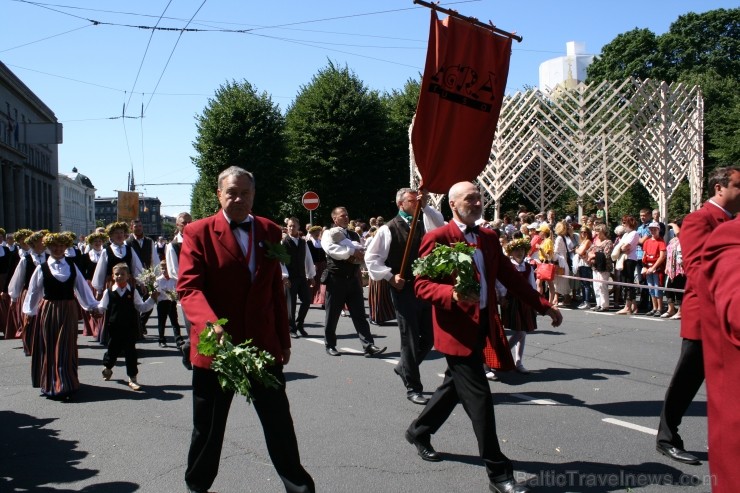 XXV Vispārējo latviešu Dziesmu un XV Deju svētku gājiens - bildēs meklē sevi vai savu kolektīvu. XXV Vispārējo latviešu Dziesmu un XV Deju svētku gājiens - bildēs meklē sevi vai savu kolektīvu. 99259