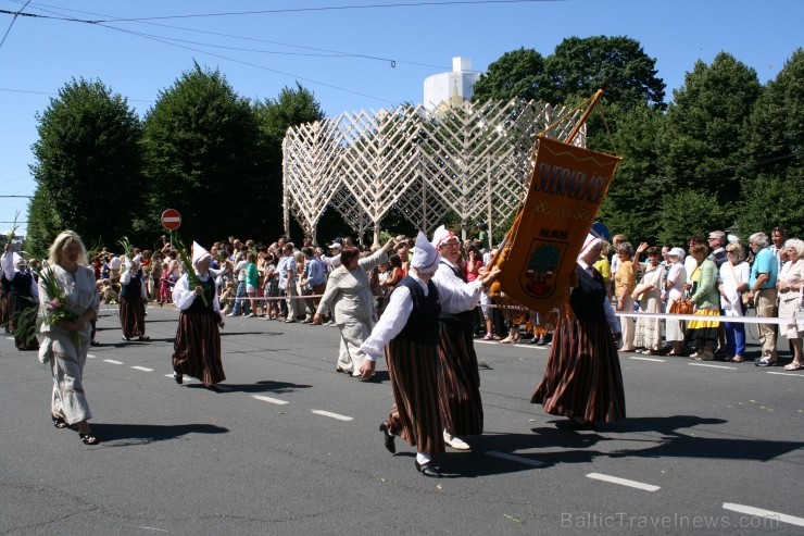 XXV Vispārējo latviešu Dziesmu un XV Deju svētku gājiens - bildēs meklē sevi vai savu kolektīvu. XXV Vispārējo latviešu Dziesmu un XV Deju svētku gājiens - bildēs meklē sevi vai savu kolektīvu. 99261