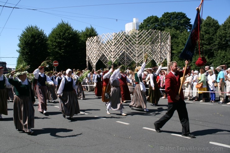 XXV Vispārējo latviešu Dziesmu un XV Deju svētku gājiens - bildēs meklē sevi vai savu kolektīvu. XXV Vispārējo latviešu Dziesmu un XV Deju svētku gājiens - bildēs meklē sevi vai savu kolektīvu. 99262