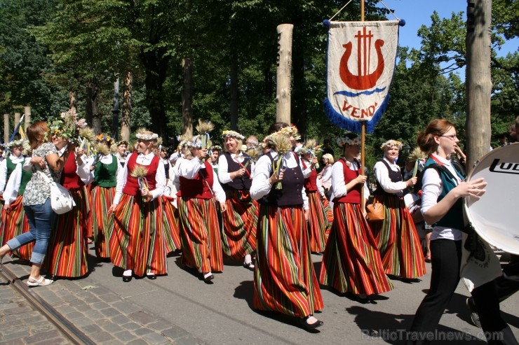 XXV Vispārējo latviešu Dziesmu un XV Deju svētku gājiens - bildēs meklē sevi vai savu kolektīvu. XXV Vispārējo latviešu Dziesmu un XV Deju svētku gājiens - bildēs meklē sevi vai savu kolektīvu. 99271