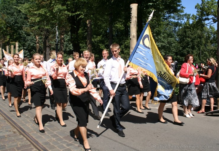 XXV Vispārējo latviešu Dziesmu un XV Deju svētku gājiens - bildēs meklē sevi vai savu kolektīvu. XXV Vispārējo latviešu Dziesmu un XV Deju svētku gājiens - bildēs meklē sevi vai savu kolektīvu. 99272