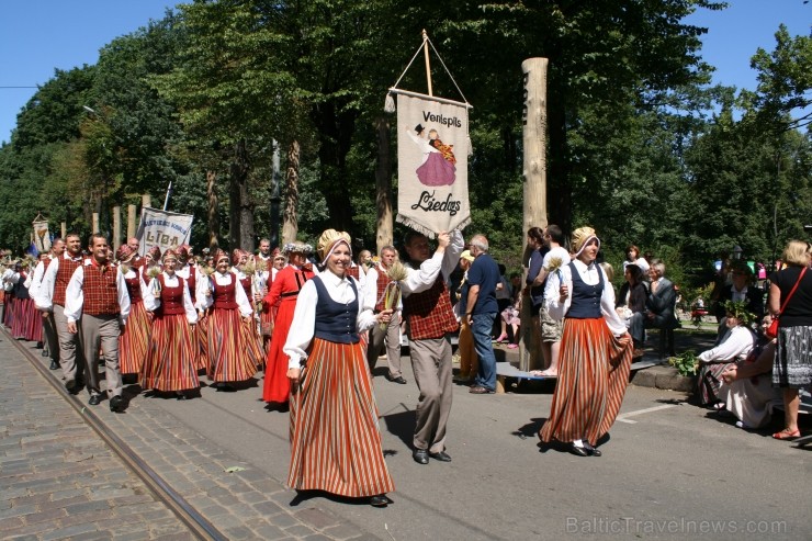 XXV Vispārējo latviešu Dziesmu un XV Deju svētku gājiens - bildēs meklē sevi vai savu kolektīvu. XXV Vispārējo latviešu Dziesmu un XV Deju svētku gājiens - bildēs meklē sevi vai savu kolektīvu. 99276