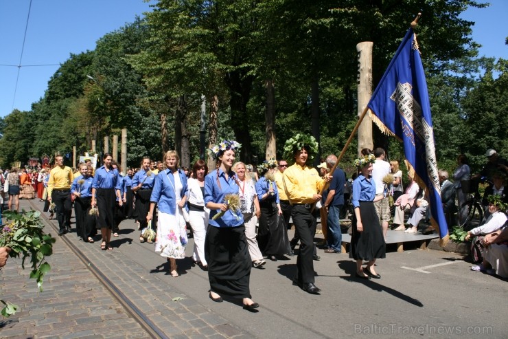 XXV Vispārējo latviešu Dziesmu un XV Deju svētku gājiens - bildēs meklē sevi vai savu kolektīvu. XXV Vispārējo latviešu Dziesmu un XV Deju svētku gājiens - bildēs meklē sevi vai savu kolektīvu. 99278