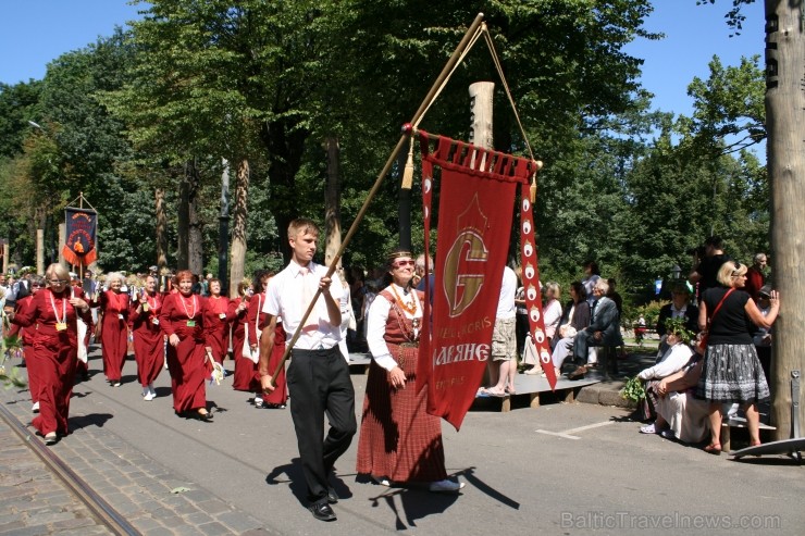 XXV Vispārējo latviešu Dziesmu un XV Deju svētku gājiens - bildēs meklē sevi vai savu kolektīvu. XXV Vispārējo latviešu Dziesmu un XV Deju svētku gājiens - bildēs meklē sevi vai savu kolektīvu. 99281