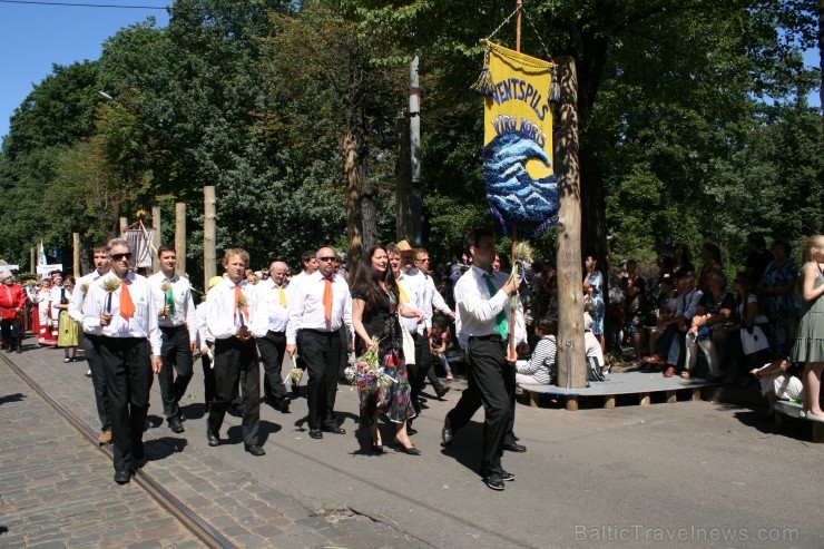 XXV Vispārējo latviešu Dziesmu un XV Deju svētku gājiens - bildēs meklē sevi vai savu kolektīvu. XXV Vispārējo latviešu Dziesmu un XV Deju svētku gājiens - bildēs meklē sevi vai savu kolektīvu. 99283