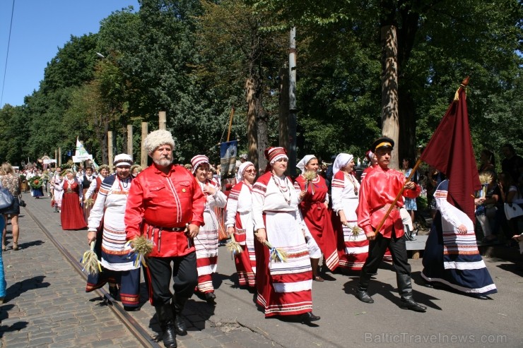 XXV Vispārējo latviešu Dziesmu un XV Deju svētku gājiens - bildēs meklē sevi vai savu kolektīvu. XXV Vispārējo latviešu Dziesmu un XV Deju svētku gājiens - bildēs meklē sevi vai savu kolektīvu. 99285
