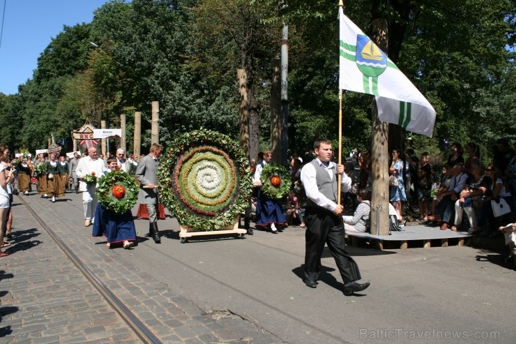 XXV Vispārējo latviešu Dziesmu un XV Deju svētku gājiens - bildēs meklē sevi vai savu kolektīvu. XXV Vispārējo latviešu Dziesmu un XV Deju svētku gājiens - bildēs meklē sevi vai savu kolektīvu. 99287