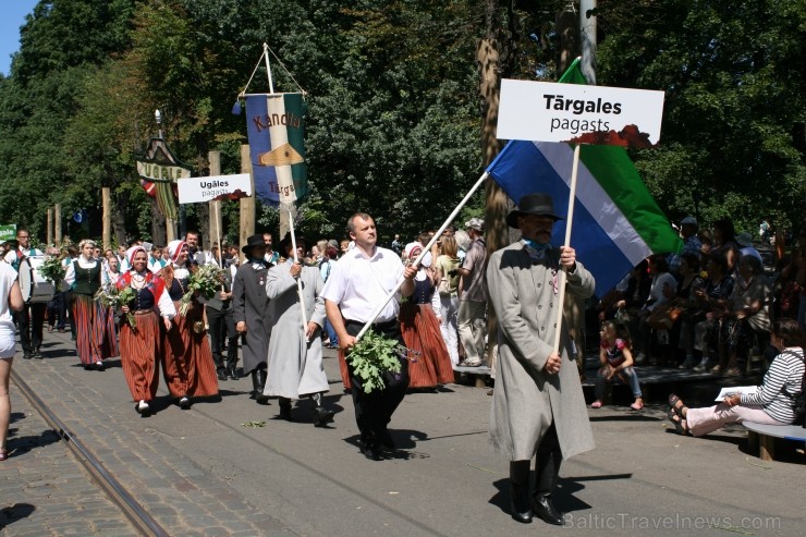 XXV Vispārējo latviešu Dziesmu un XV Deju svētku gājiens - bildēs meklē sevi vai savu kolektīvu. XXV Vispārējo latviešu Dziesmu un XV Deju svētku gājiens - bildēs meklē sevi vai savu kolektīvu. 99291