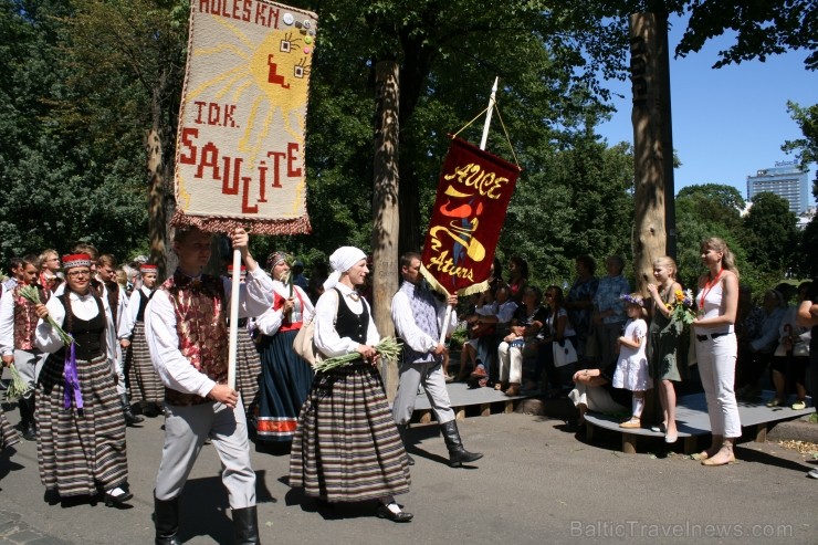XXV Vispārējo latviešu Dziesmu un XV Deju svētku gājiens - bildēs meklē sevi vai savu kolektīvu. XXV Vispārējo latviešu Dziesmu un XV Deju svētku gājiens - bildēs meklē sevi vai savu kolektīvu. 99295