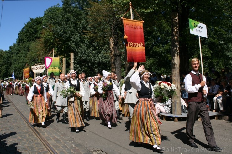 XXV Vispārējo latviešu Dziesmu un XV Deju svētku gājiens - bildēs meklē sevi vai savu kolektīvu. XXV Vispārējo latviešu Dziesmu un XV Deju svētku gājiens - bildēs meklē sevi vai savu kolektīvu. 99299