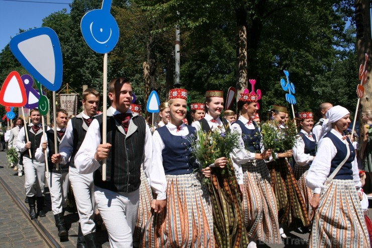XXV Vispārējo latviešu Dziesmu un XV Deju svētku gājiens - bildēs meklē sevi vai savu kolektīvu. XXV Vispārējo latviešu Dziesmu un XV Deju svētku gājiens - bildēs meklē sevi vai savu kolektīvu. 99304