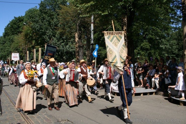 XXV Vispārējo latviešu Dziesmu un XV Deju svētku gājiens - bildēs meklē sevi vai savu kolektīvu. XXV Vispārējo latviešu Dziesmu un XV Deju svētku gājiens - bildēs meklē sevi vai savu kolektīvu. 99305