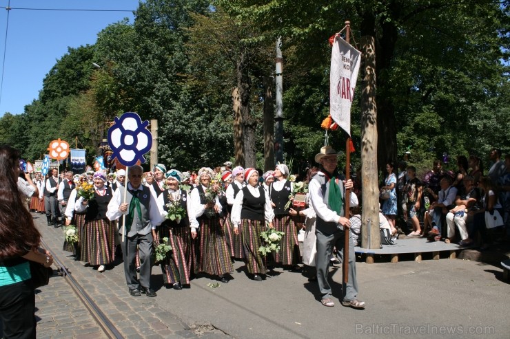 XXV Vispārējo latviešu Dziesmu un XV Deju svētku gājiens - bildēs meklē sevi vai savu kolektīvu. XXV Vispārējo latviešu Dziesmu un XV Deju svētku gājiens - bildēs meklē sevi vai savu kolektīvu. 99306