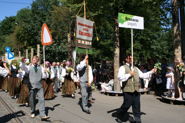XXV Vispārējo latviešu Dziesmu un XV Deju svētku gājiens - bildēs meklē sevi vai savu kolektīvu. XXV Vispārējo latviešu Dziesmu un XV Deju svētku gājiens - bildēs meklē sevi vai savu kolektīvu. 99309