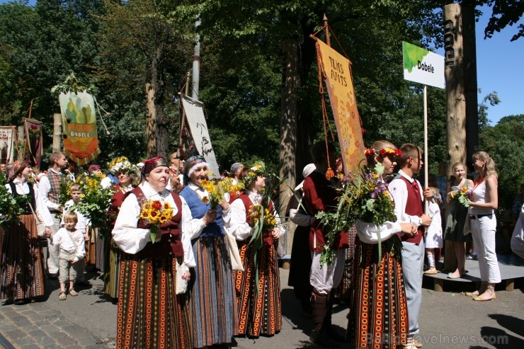 XXV Vispārējo latviešu Dziesmu un XV Deju svētku gājiens - bildēs meklē sevi vai savu kolektīvu. XXV Vispārējo latviešu Dziesmu un XV Deju svētku gājiens - bildēs meklē sevi vai savu kolektīvu. 99318