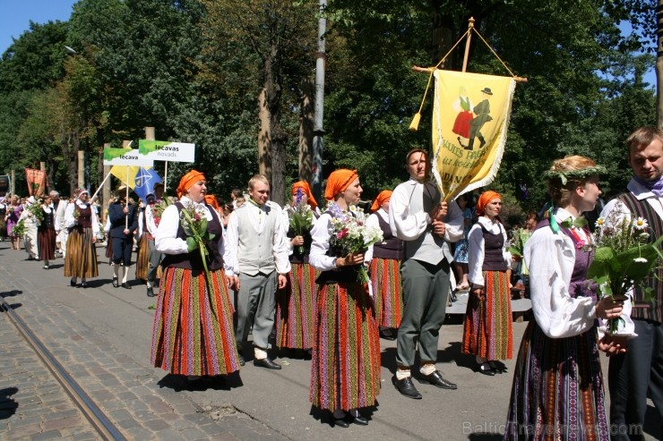 XXV Vispārējo latviešu Dziesmu un XV Deju svētku gājiens - bildēs meklē sevi vai savu kolektīvu. XXV Vispārējo latviešu Dziesmu un XV Deju svētku gājiens - bildēs meklē sevi vai savu kolektīvu. 99328