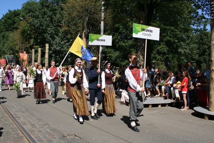 XXV Vispārējo latviešu Dziesmu un XV Deju svētku gājiens - bildēs meklē sevi vai savu kolektīvu. XXV Vispārējo latviešu Dziesmu un XV Deju svētku gājiens - bildēs meklē sevi vai savu kolektīvu. 99331