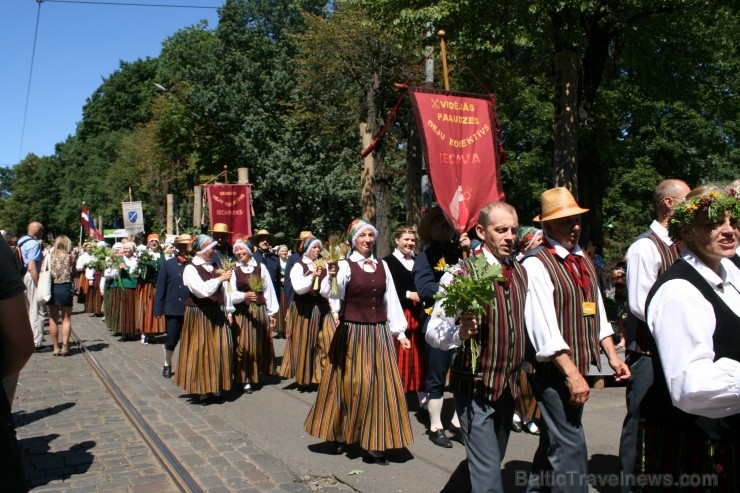 XXV Vispārējo latviešu Dziesmu un XV Deju svētku gājiens - bildēs meklē sevi vai savu kolektīvu. XXV Vispārējo latviešu Dziesmu un XV Deju svētku gājiens - bildēs meklē sevi vai savu kolektīvu. 99332