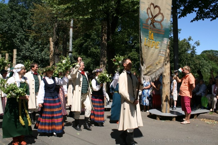 XXV Vispārējo latviešu Dziesmu un XV Deju svētku gājiens - bildēs meklē sevi vai savu kolektīvu. XXV Vispārējo latviešu Dziesmu un XV Deju svētku gājiens - bildēs meklē sevi vai savu kolektīvu. 99337