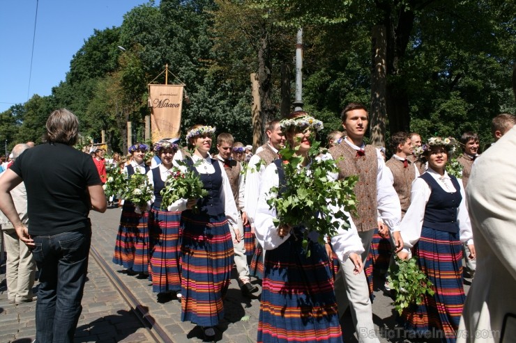 XXV Vispārējo latviešu Dziesmu un XV Deju svētku gājiens - bildēs meklē sevi vai savu kolektīvu. XXV Vispārējo latviešu Dziesmu un XV Deju svētku gājiens - bildēs meklē sevi vai savu kolektīvu. 99338