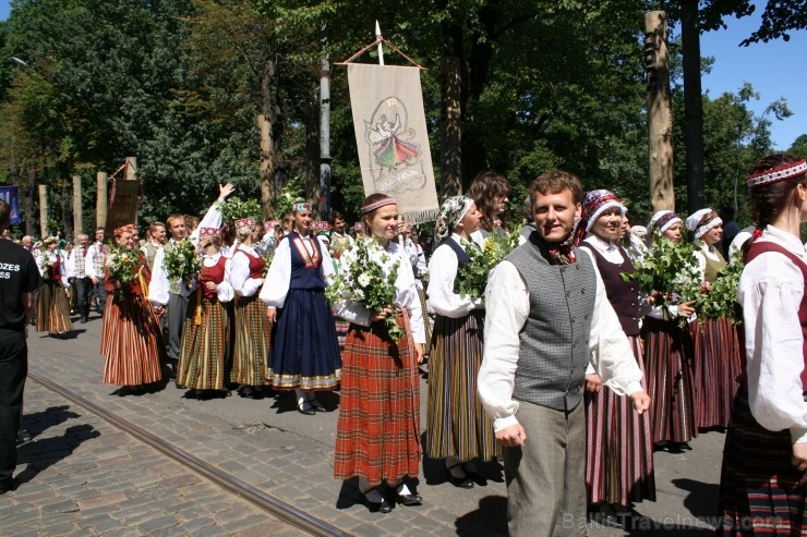 XXV Vispārējo latviešu Dziesmu un XV Deju svētku gājiens - bildēs meklē sevi vai savu kolektīvu. XXV Vispārējo latviešu Dziesmu un XV Deju svētku gājiens - bildēs meklē sevi vai savu kolektīvu. 99342
