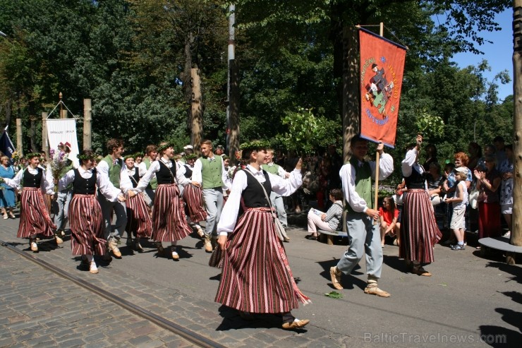 XXV Vispārējo latviešu Dziesmu un XV Deju svētku gājiens - bildēs meklē sevi vai savu kolektīvu. XXV Vispārējo latviešu Dziesmu un XV Deju svētku gājiens - bildēs meklē sevi vai savu kolektīvu. 99345