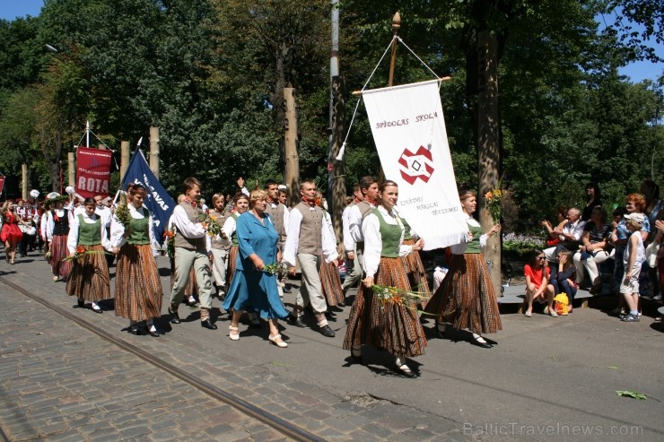 XXV Vispārējo latviešu Dziesmu un XV Deju svētku gājiens - bildēs meklē sevi vai savu kolektīvu. XXV Vispārējo latviešu Dziesmu un XV Deju svētku gājiens - bildēs meklē sevi vai savu kolektīvu. 99346