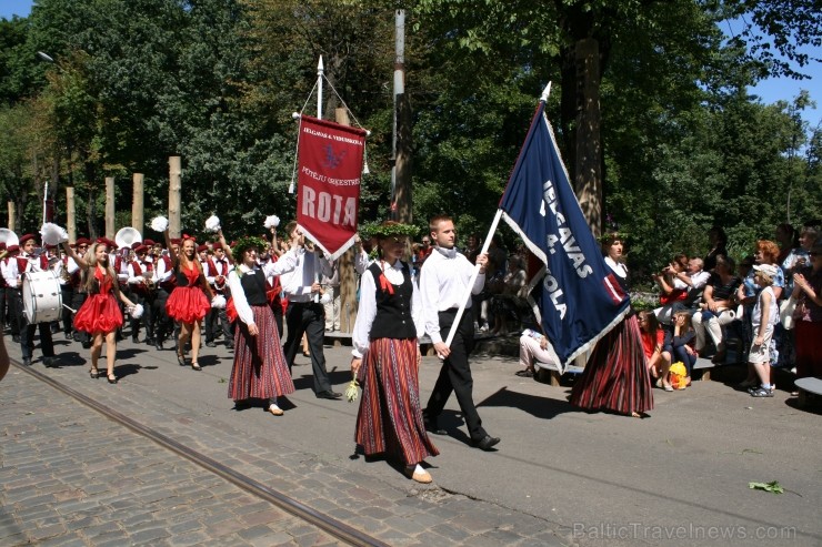 XXV Vispārējo latviešu Dziesmu un XV Deju svētku gājiens - bildēs meklē sevi vai savu kolektīvu. XXV Vispārējo latviešu Dziesmu un XV Deju svētku gājiens - bildēs meklē sevi vai savu kolektīvu. 99347