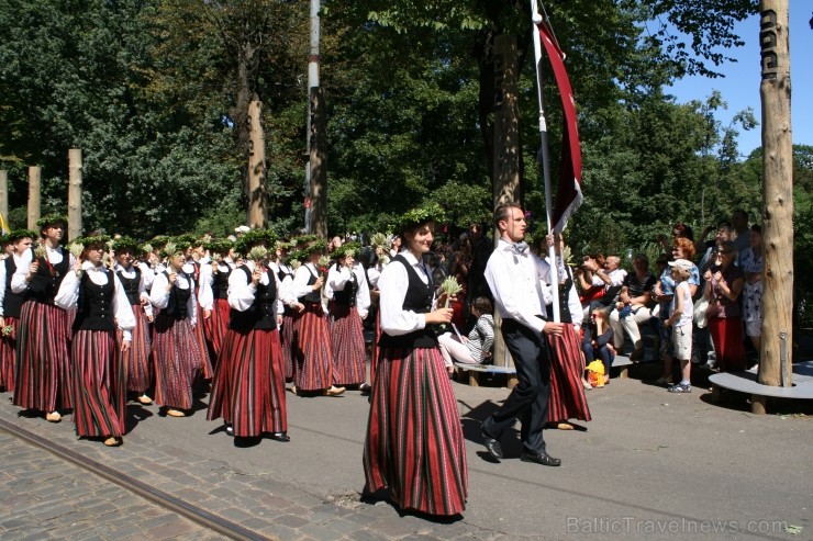 XXV Vispārējo latviešu Dziesmu un XV Deju svētku gājiens - bildēs meklē sevi vai savu kolektīvu. XXV Vispārējo latviešu Dziesmu un XV Deju svētku gājiens - bildēs meklē sevi vai savu kolektīvu. 99348
