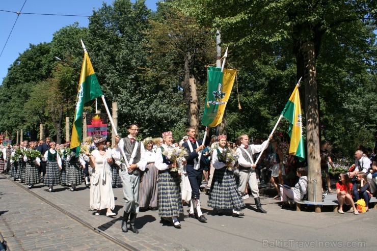XXV Vispārējo latviešu Dziesmu un XV Deju svētku gājiens - bildēs meklē sevi vai savu kolektīvu. XXV Vispārējo latviešu Dziesmu un XV Deju svētku gājiens - bildēs meklē sevi vai savu kolektīvu. 99349