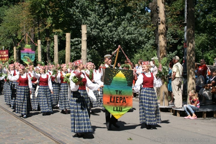 XXV Vispārējo latviešu Dziesmu un XV Deju svētku gājiens - bildēs meklē sevi vai savu kolektīvu. XXV Vispārējo latviešu Dziesmu un XV Deju svētku gājiens - bildēs meklē sevi vai savu kolektīvu. 99351