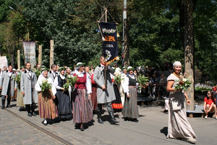XXV Vispārējo latviešu Dziesmu un XV Deju svētku gājiens - bildēs meklē sevi vai savu kolektīvu. XXV Vispārējo latviešu Dziesmu un XV Deju svētku gājiens - bildēs meklē sevi vai savu kolektīvu. 99355