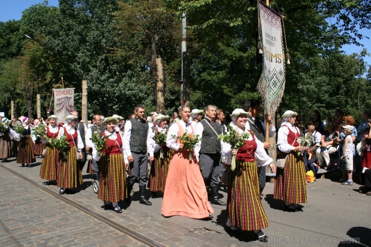 XXV Vispārējo latviešu Dziesmu un XV Deju svētku gājiens - bildēs meklē sevi vai savu kolektīvu. XXV Vispārējo latviešu Dziesmu un XV Deju svētku gājiens - bildēs meklē sevi vai savu kolektīvu. 99356