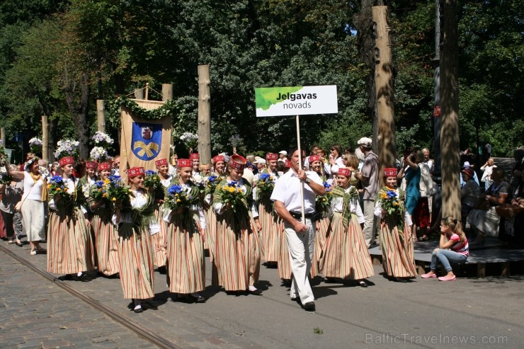 XXV Vispārējo latviešu Dziesmu un XV Deju svētku gājiens - bildēs meklē sevi vai savu kolektīvu. XXV Vispārējo latviešu Dziesmu un XV Deju svētku gājiens - bildēs meklē sevi vai savu kolektīvu. 99358
