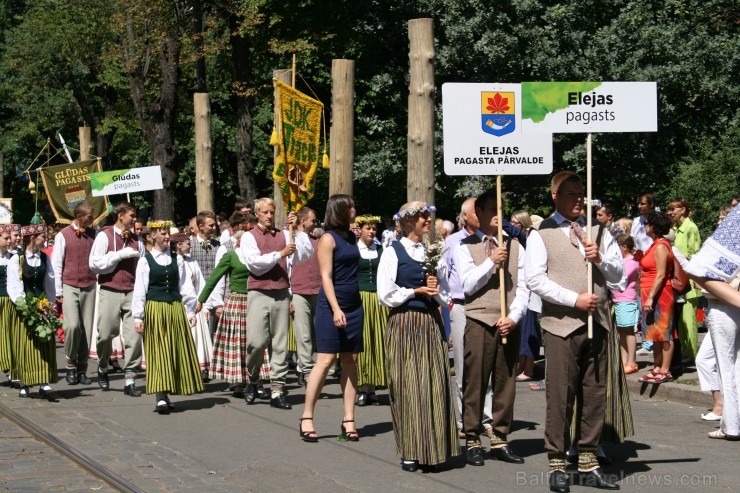 XXV Vispārējo latviešu Dziesmu un XV Deju svētku gājiens - bildēs meklē sevi vai savu kolektīvu. XXV Vispārējo latviešu Dziesmu un XV Deju svētku gājiens - bildēs meklē sevi vai savu kolektīvu. 99361